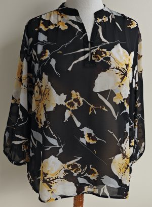 Norah zwarte semi transparante blouse met print mt. 46