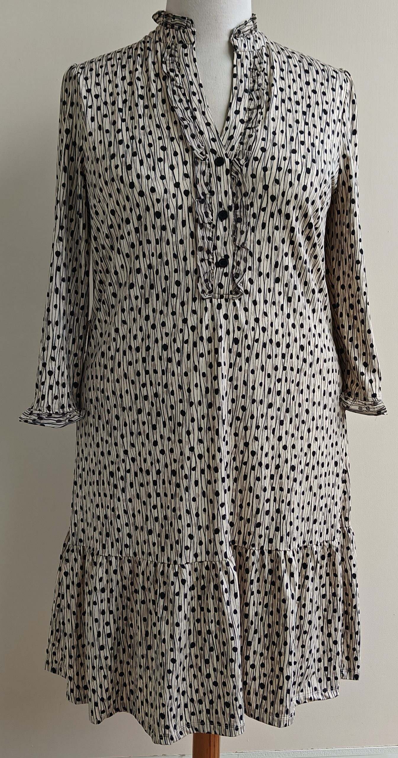 K-Design ecru jurkje met grijs/zwarte print mt. XL
