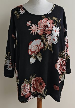 Only zwart truitje met truitje met bloemen mt. XL