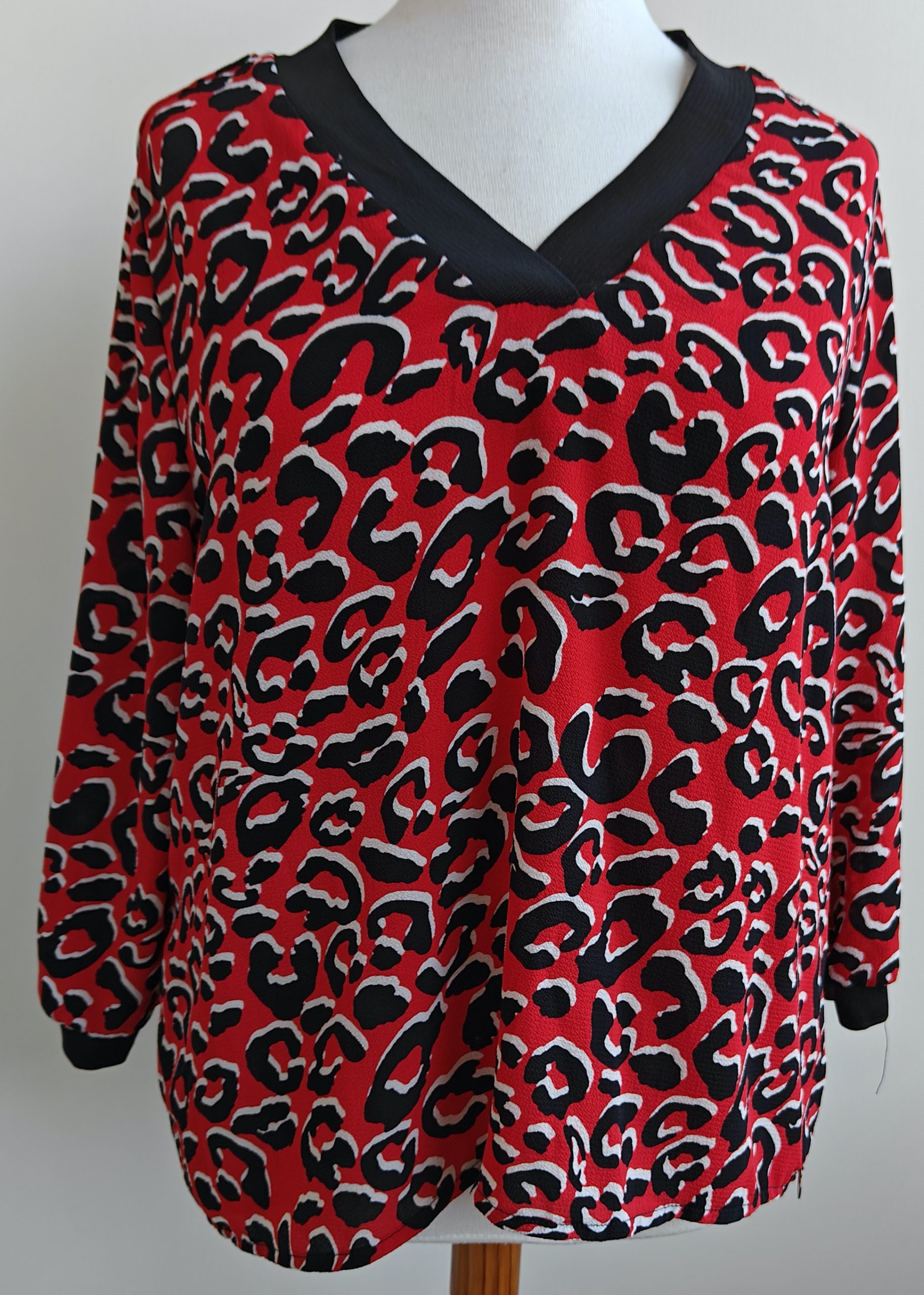 Belloya rood/zwarte blouse mt. 46 (S2)