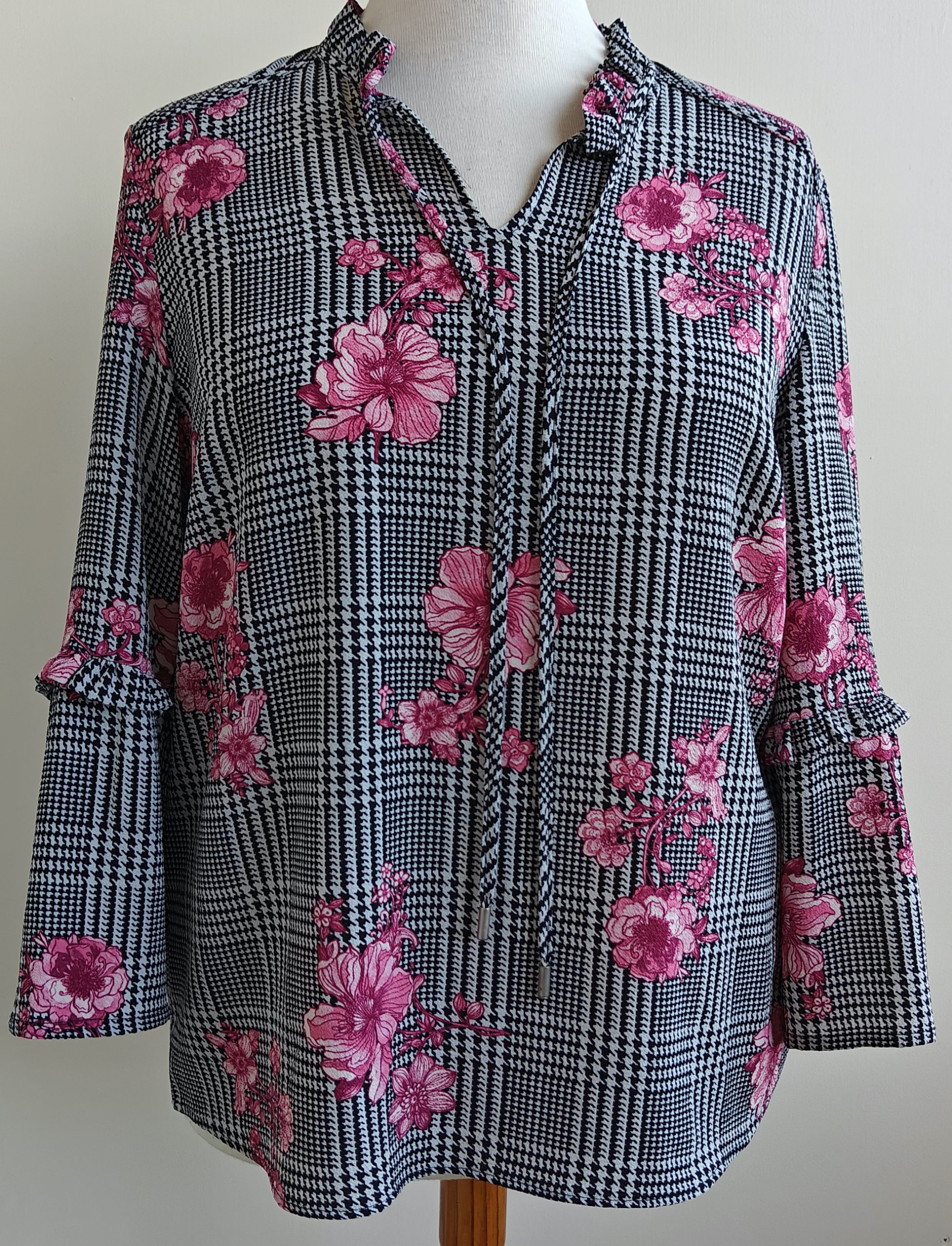 Atmos zwart/wit geruite blouse met bloemen mt. 42