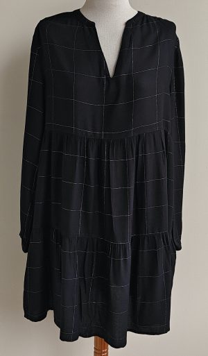 Yessica (a-line) zwarte jurk met zilver mt. 40