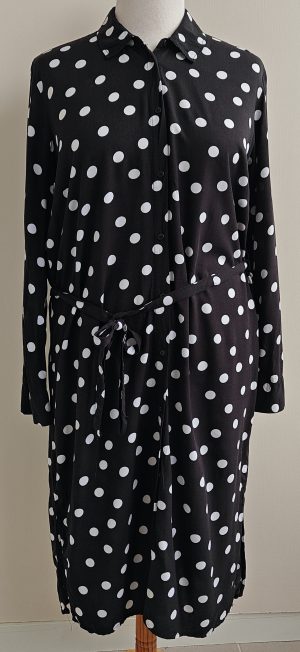 Hema zwarte soepelvallende jurk met witte dots mt. L